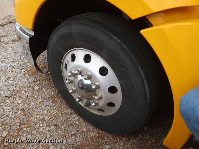 image for item KR9824 2019 Kenworth T680  semi truck