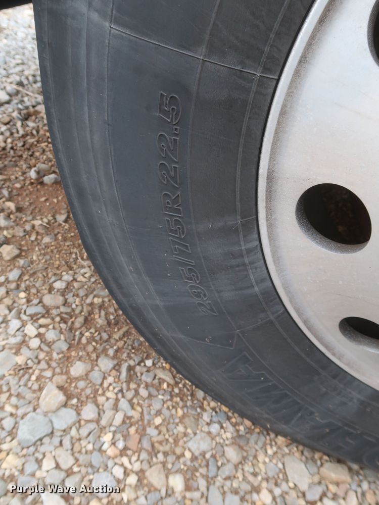 image for item KR9824 2019 Kenworth T680  semi truck