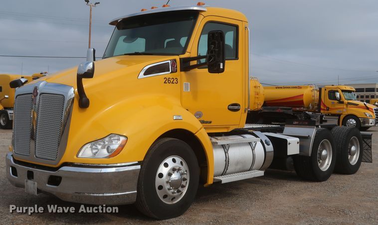 image for item KR9825 2019 Kenworth T680  semi truck