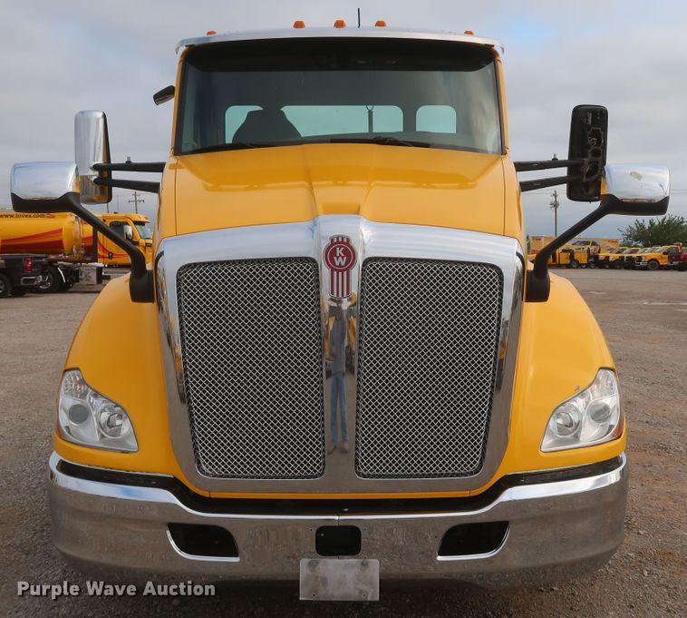 image for item KR9825 2019 Kenworth T680  semi truck