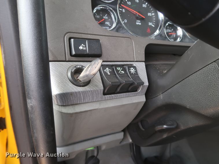 image for item KR9825 2019 Kenworth T680  semi truck