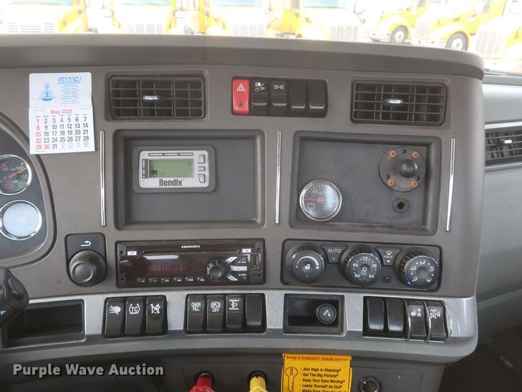 image for item KR9825 2019 Kenworth T680  semi truck