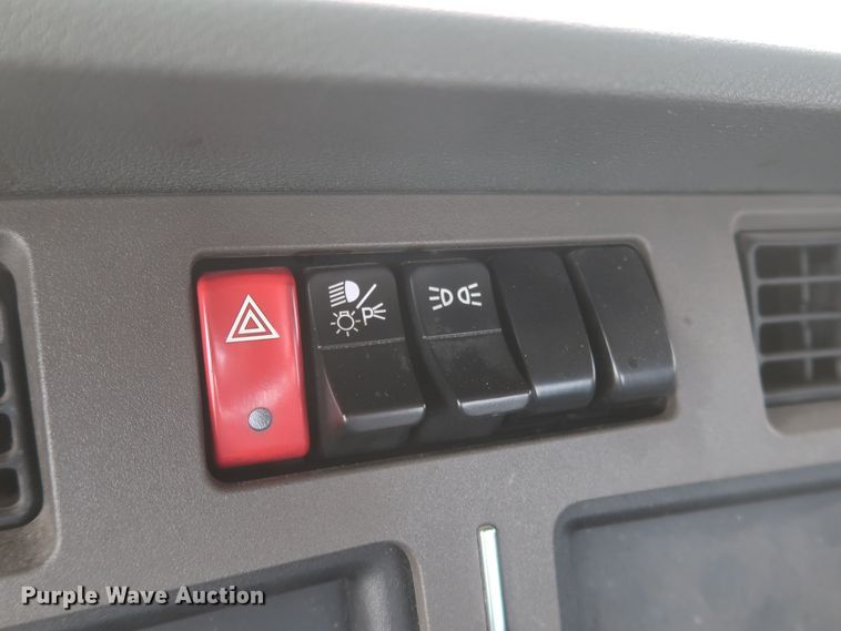 image for item KR9825 2019 Kenworth T680  semi truck