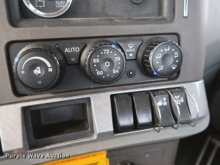 image for item KR9825 2019 Kenworth T680  semi truck