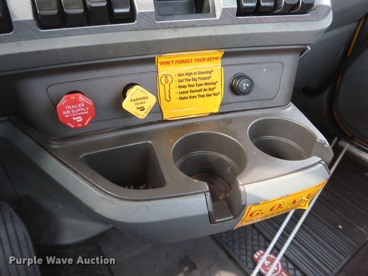 image for item KR9825 2019 Kenworth T680  semi truck