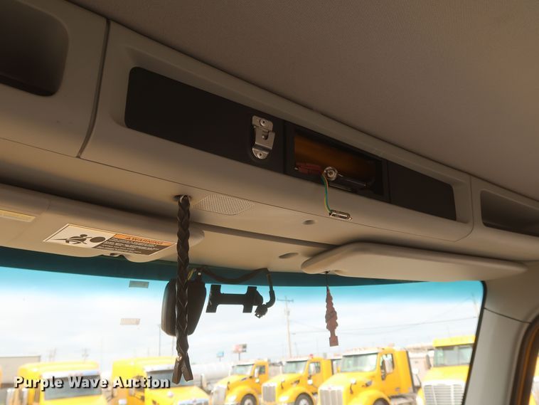 image for item KR9825 2019 Kenworth T680  semi truck