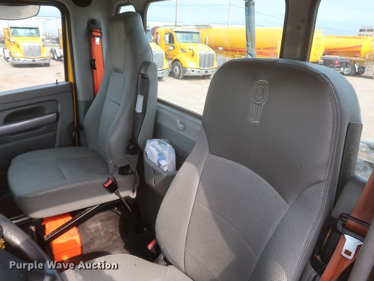 image for item KR9825 2019 Kenworth T680  semi truck