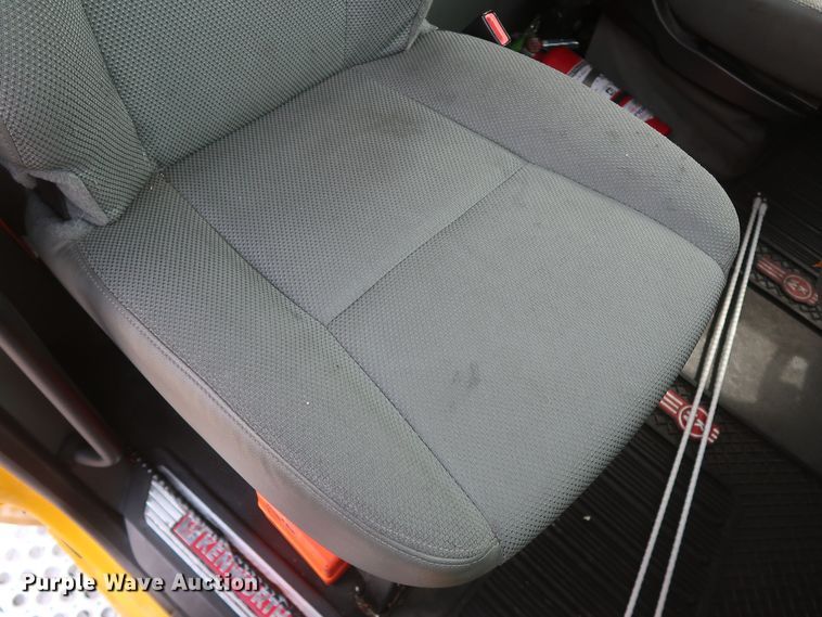 image for item KR9825 2019 Kenworth T680  semi truck