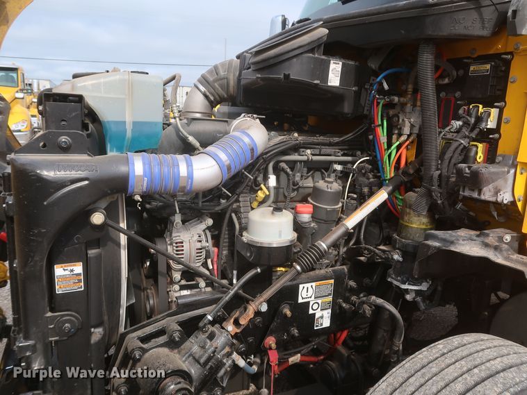 image for item KR9825 2019 Kenworth T680  semi truck