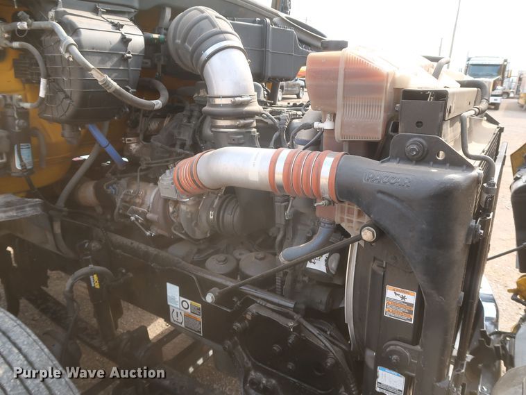 image for item KR9825 2019 Kenworth T680  semi truck