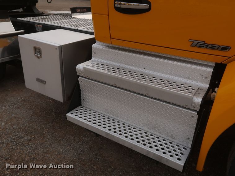 image for item KR9825 2019 Kenworth T680  semi truck