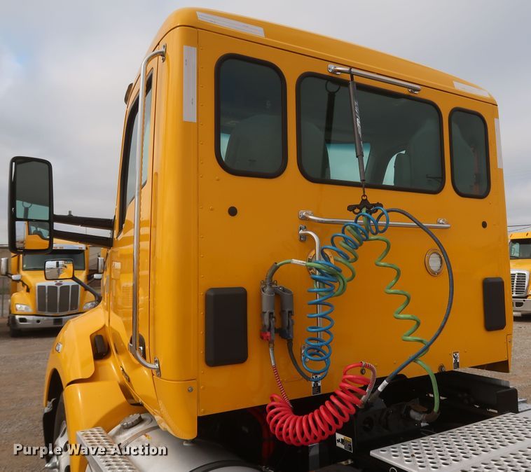 image for item KR9825 2019 Kenworth T680  semi truck