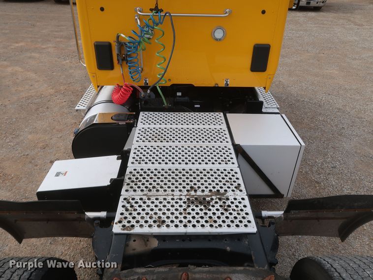 image for item KR9825 2019 Kenworth T680  semi truck