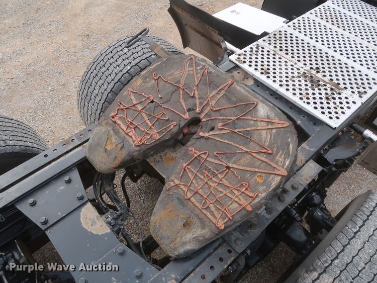 image for item KR9825 2019 Kenworth T680  semi truck