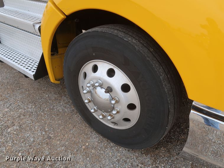 image for item KR9825 2019 Kenworth T680  semi truck