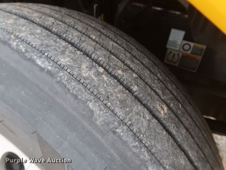 image for item KR9825 2019 Kenworth T680  semi truck