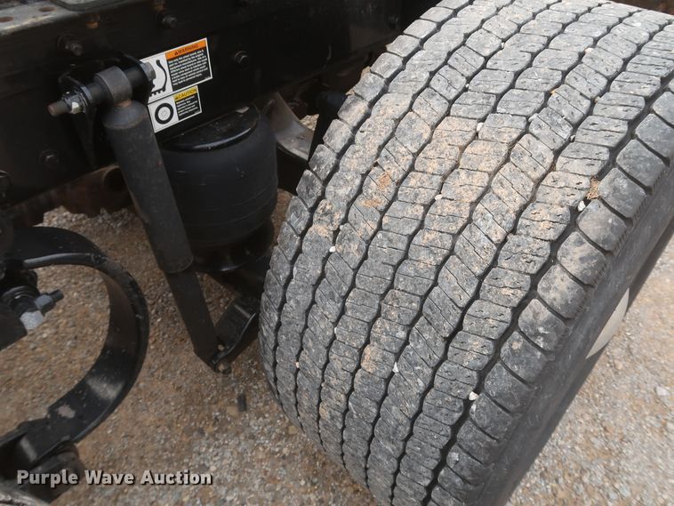 image for item KR9825 2019 Kenworth T680  semi truck