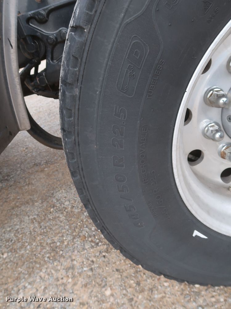 image for item KR9825 2019 Kenworth T680  semi truck