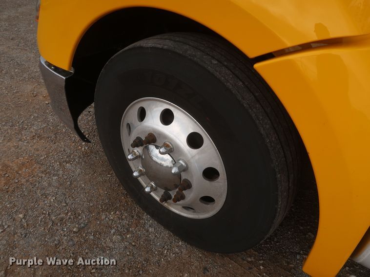 image for item KR9825 2019 Kenworth T680  semi truck