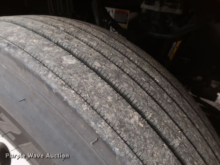 image for item KR9825 2019 Kenworth T680  semi truck