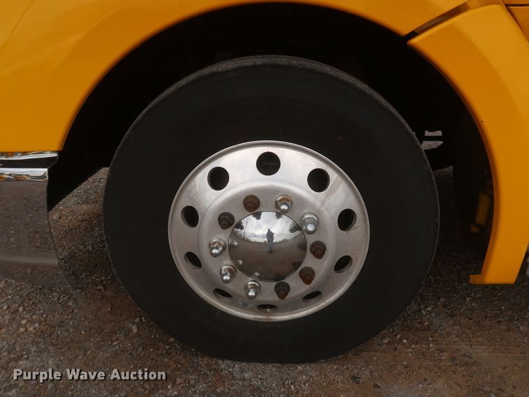 image for item KR9825 2019 Kenworth T680  semi truck