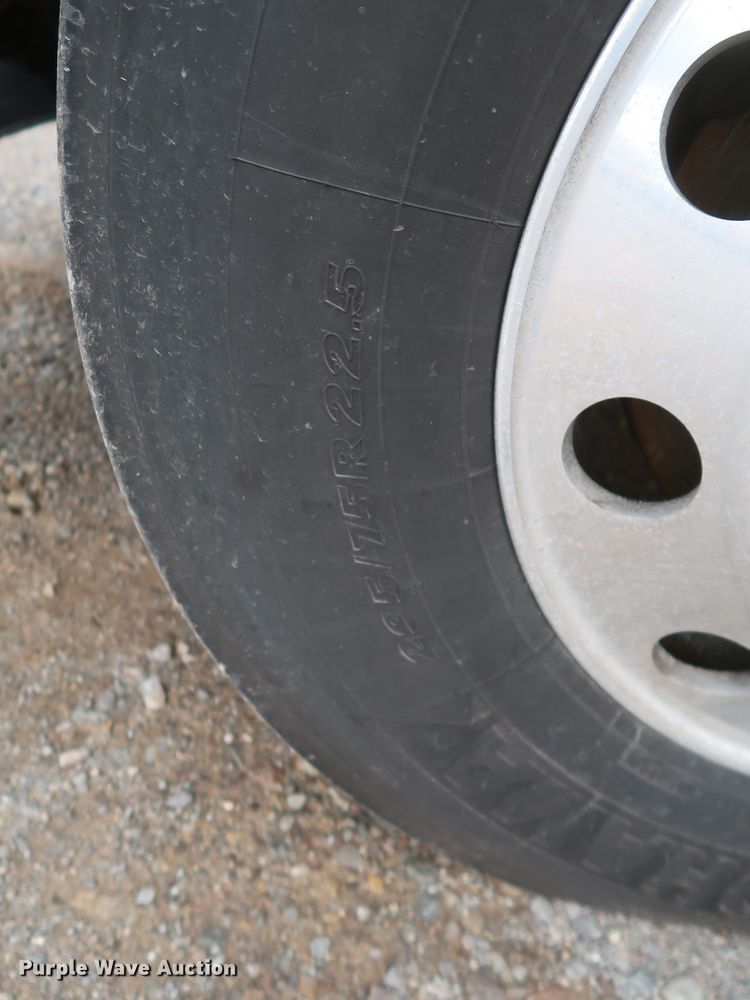 image for item KR9825 2019 Kenworth T680  semi truck