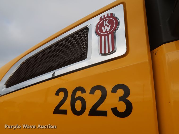 image for item KR9825 2019 Kenworth T680  semi truck