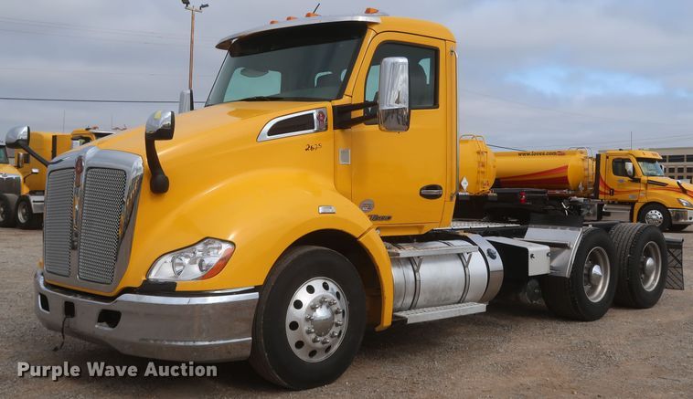 image for item KR9826 2019 Kenworth T680  semi truck