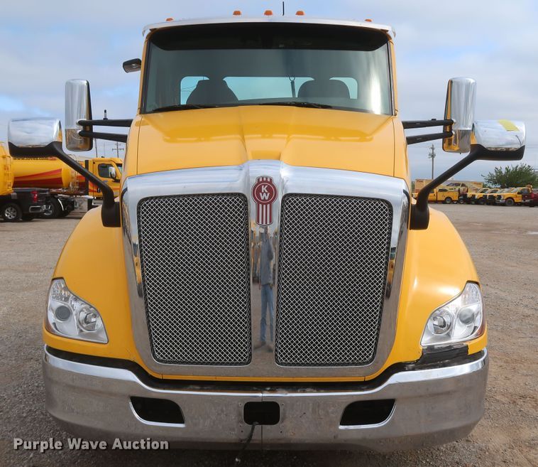 image for item KR9826 2019 Kenworth T680  semi truck