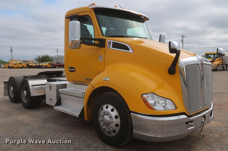 image for item KR9826 2019 Kenworth T680  semi truck