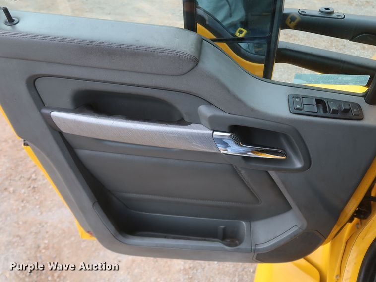 image for item KR9826 2019 Kenworth T680  semi truck