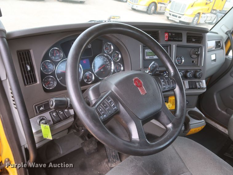 image for item KR9826 2019 Kenworth T680  semi truck