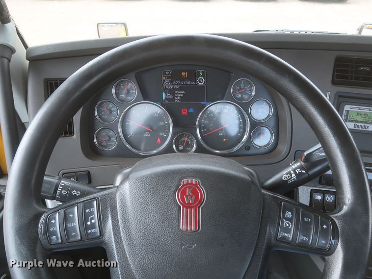image for item KR9826 2019 Kenworth T680  semi truck