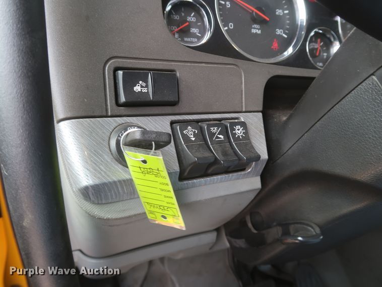 image for item KR9826 2019 Kenworth T680  semi truck