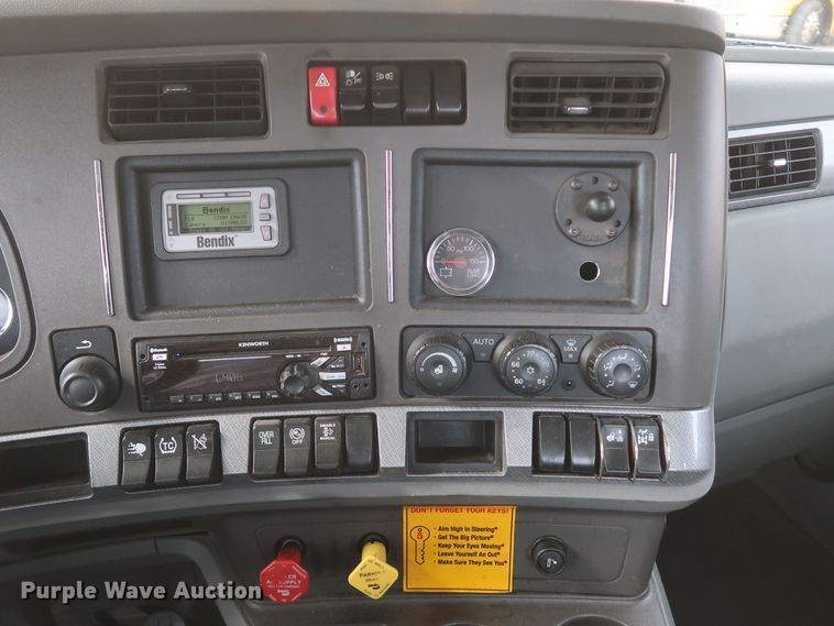image for item KR9826 2019 Kenworth T680  semi truck
