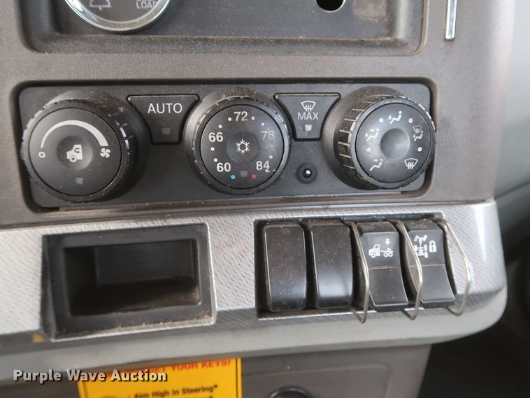 image for item KR9826 2019 Kenworth T680  semi truck