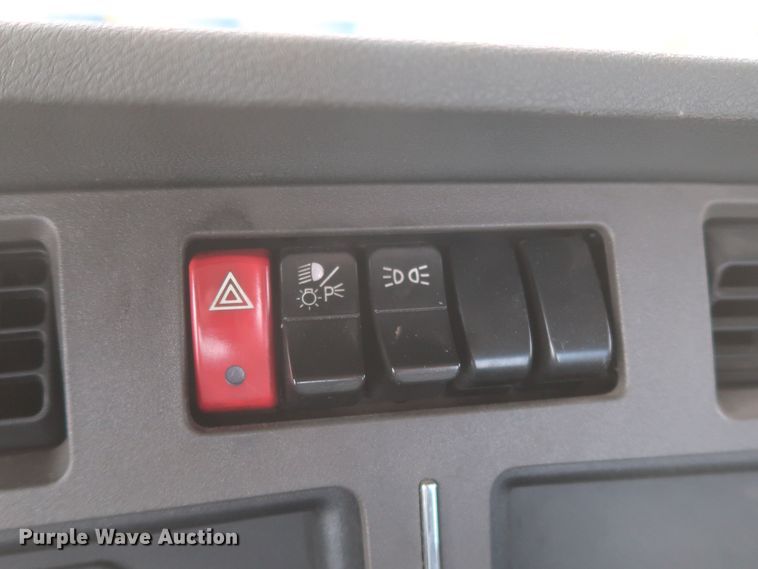 image for item KR9826 2019 Kenworth T680  semi truck