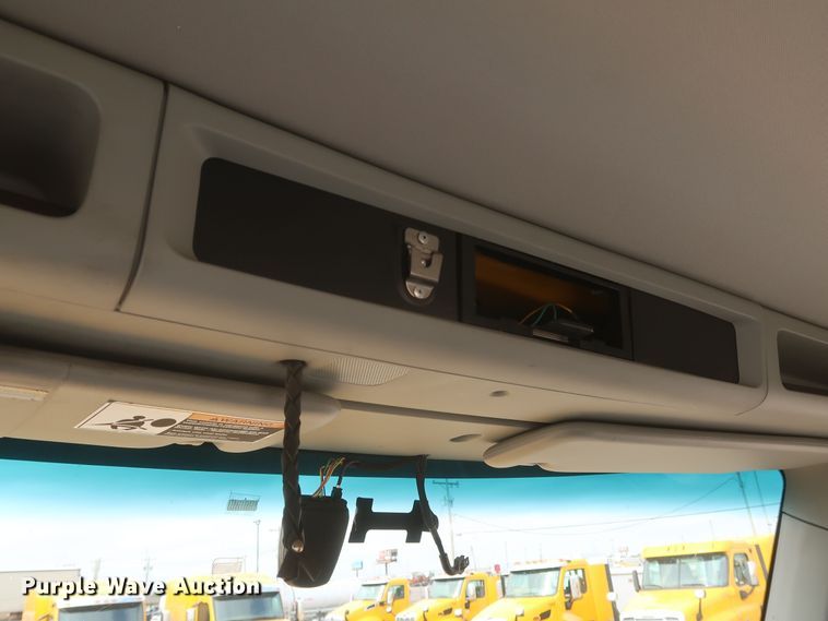 image for item KR9826 2019 Kenworth T680  semi truck