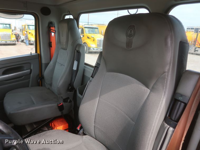 image for item KR9826 2019 Kenworth T680  semi truck