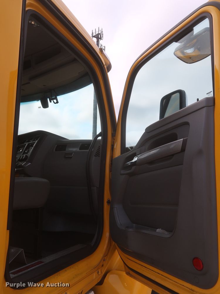 image for item KR9826 2019 Kenworth T680  semi truck