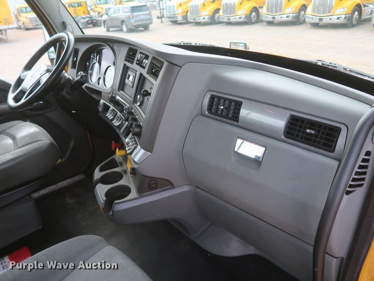 image for item KR9826 2019 Kenworth T680  semi truck