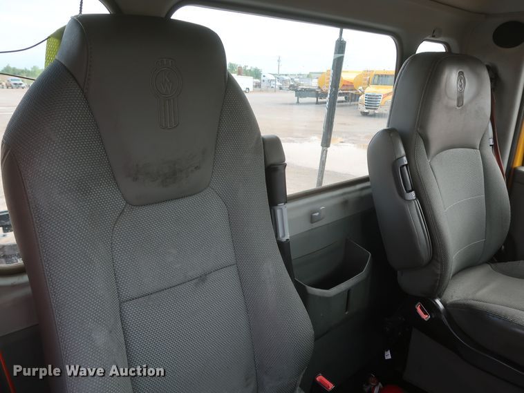 image for item KR9826 2019 Kenworth T680  semi truck