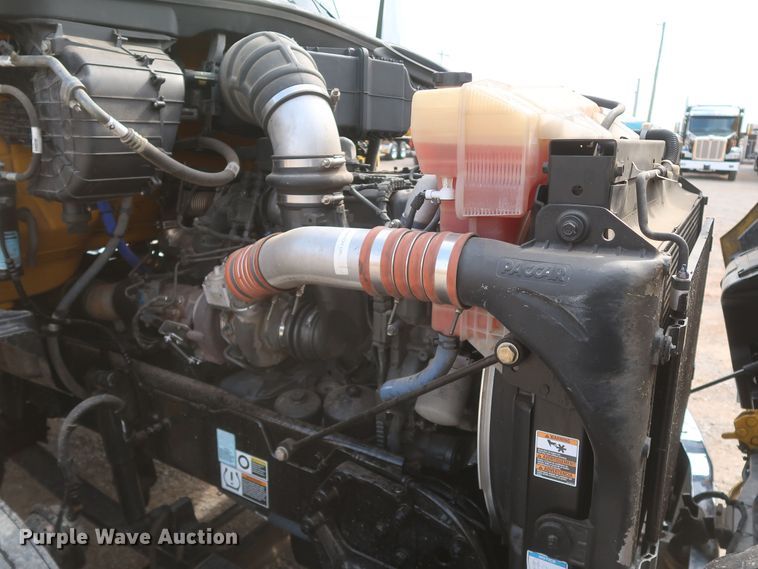 image for item KR9826 2019 Kenworth T680  semi truck