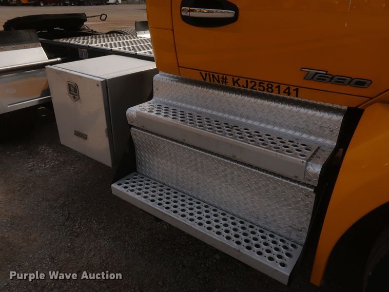 image for item KR9826 2019 Kenworth T680  semi truck