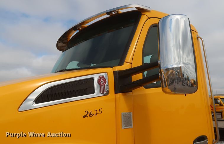 image for item KR9826 2019 Kenworth T680  semi truck