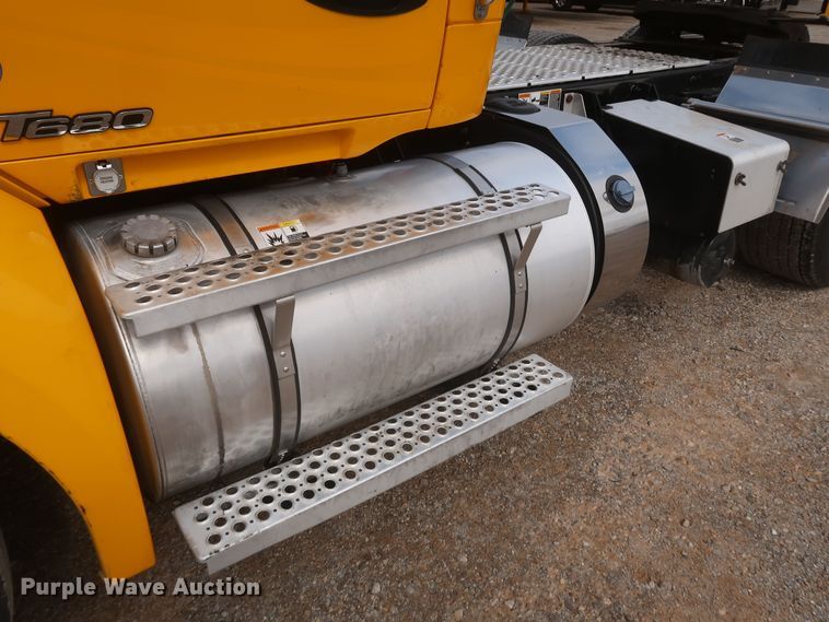 image for item KR9826 2019 Kenworth T680  semi truck