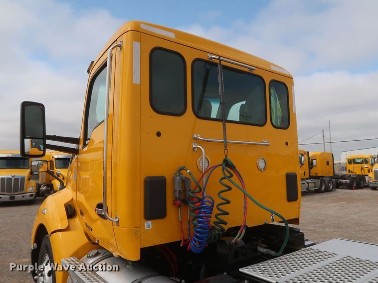 image for item KR9826 2019 Kenworth T680  semi truck