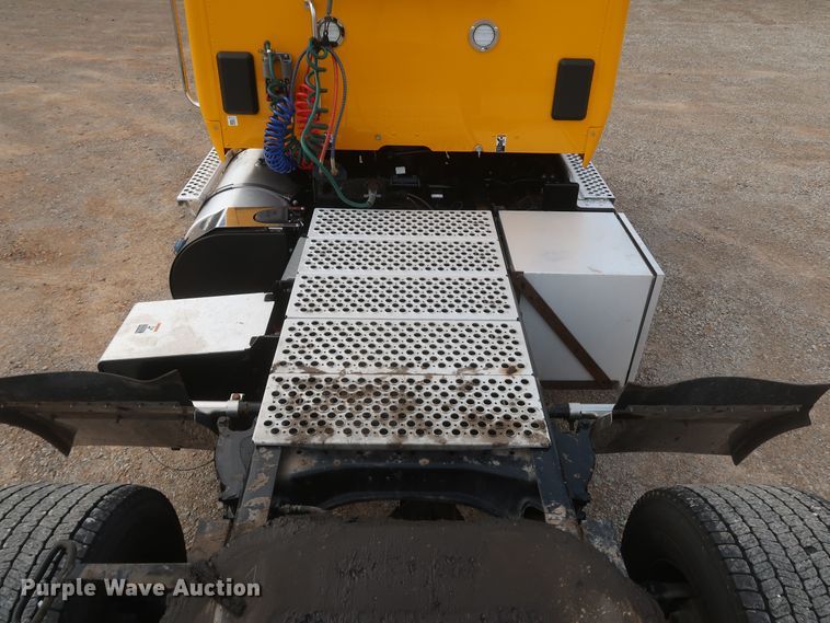 image for item KR9826 2019 Kenworth T680  semi truck