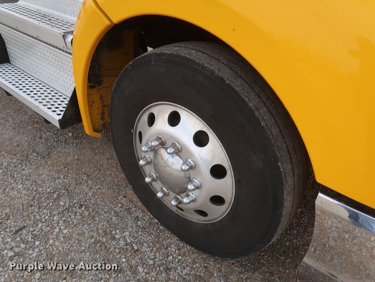 image for item KR9826 2019 Kenworth T680  semi truck