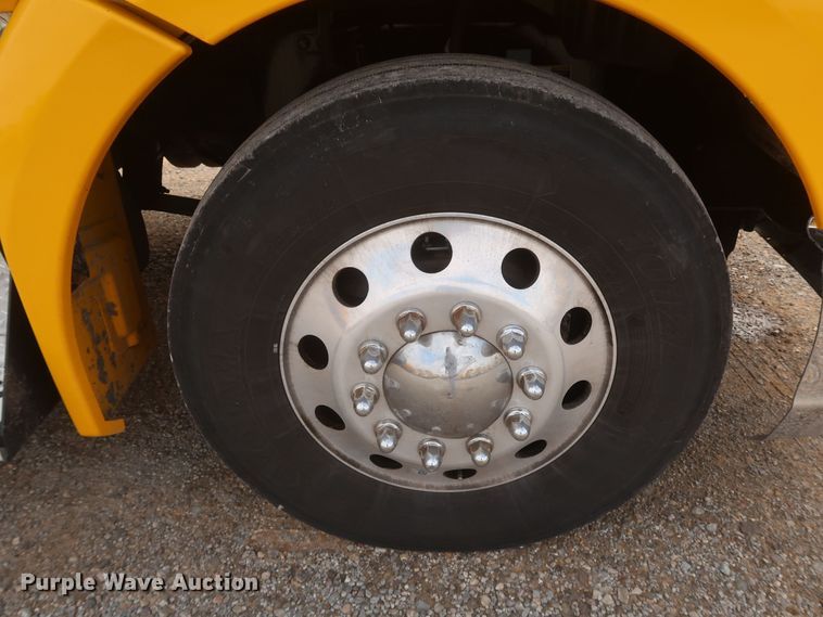 image for item KR9826 2019 Kenworth T680  semi truck